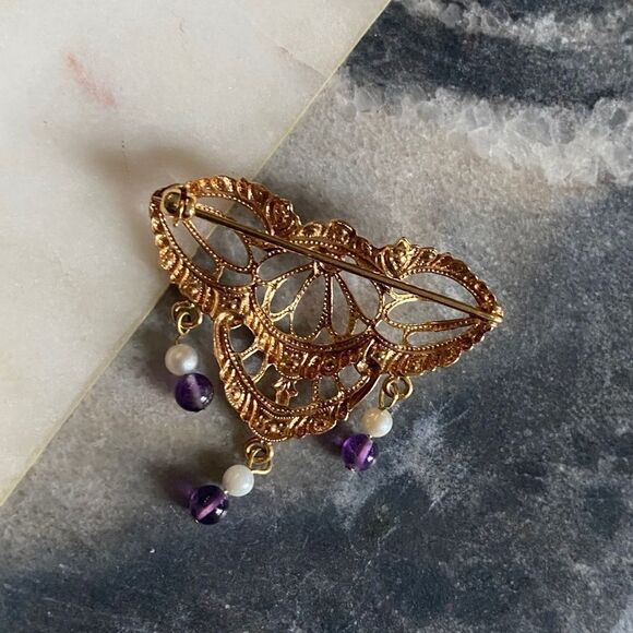 Vintage 1990’s Gold Chandelier Pin (Costume) - Picture 9 of 9